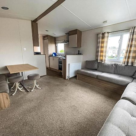 Superb 6 Berth Caravan At St Osyth Beach, Near Clacton-On-Sea Ref 28008Mc Екстериор снимка