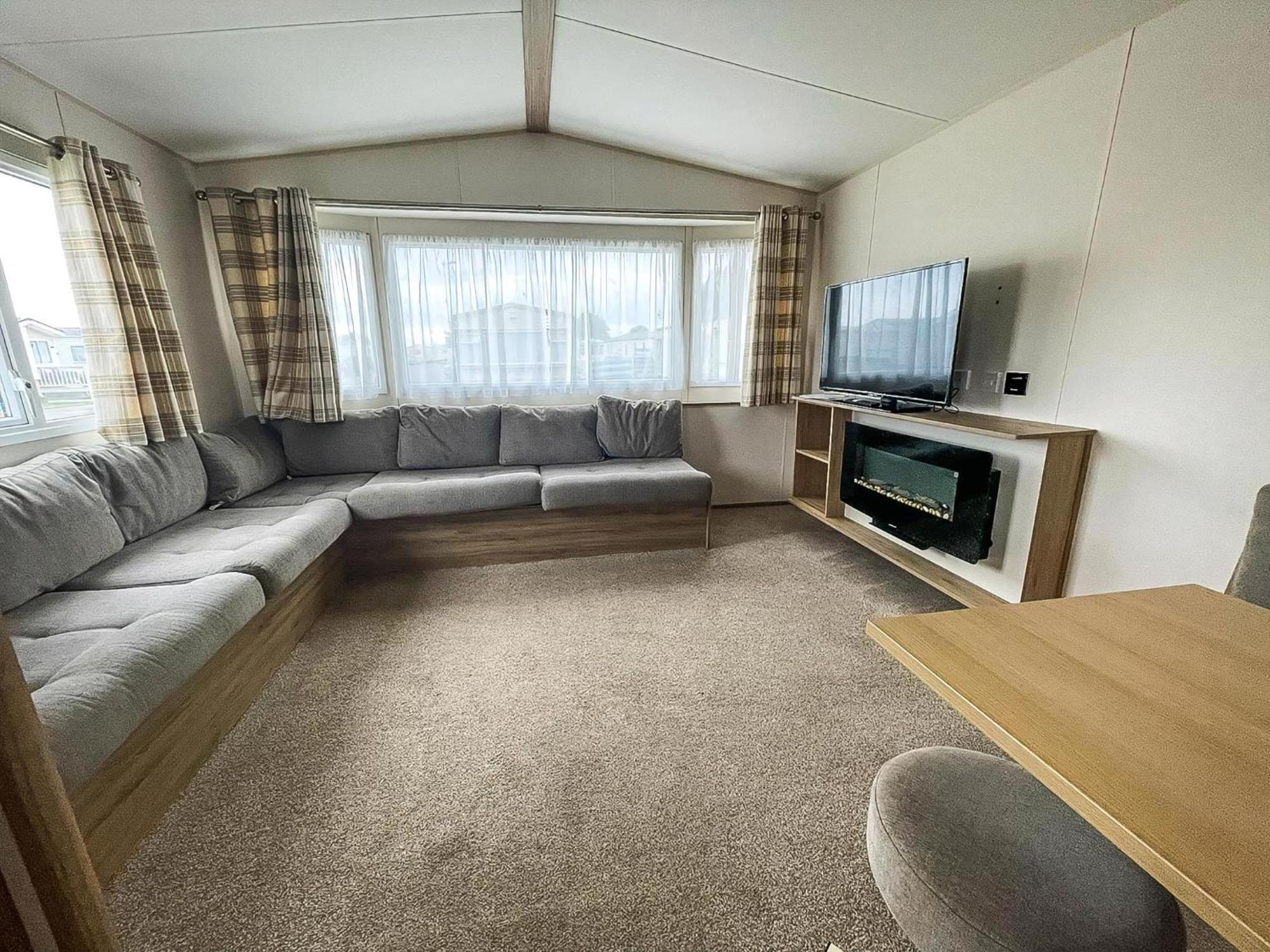 Superb 6 Berth Caravan At St Osyth Beach, Near Clacton-On-Sea Ref 28008Mc Екстериор снимка